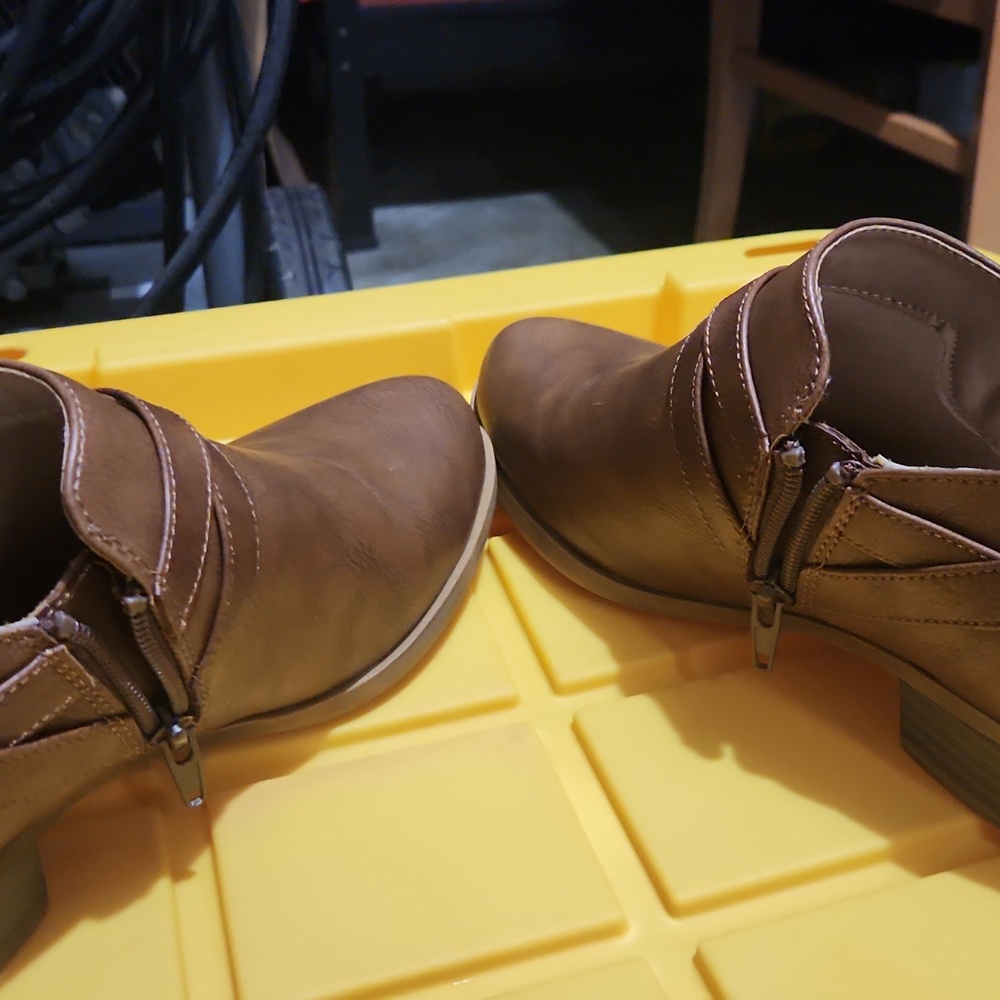 Shoes - Picture 2 of 3